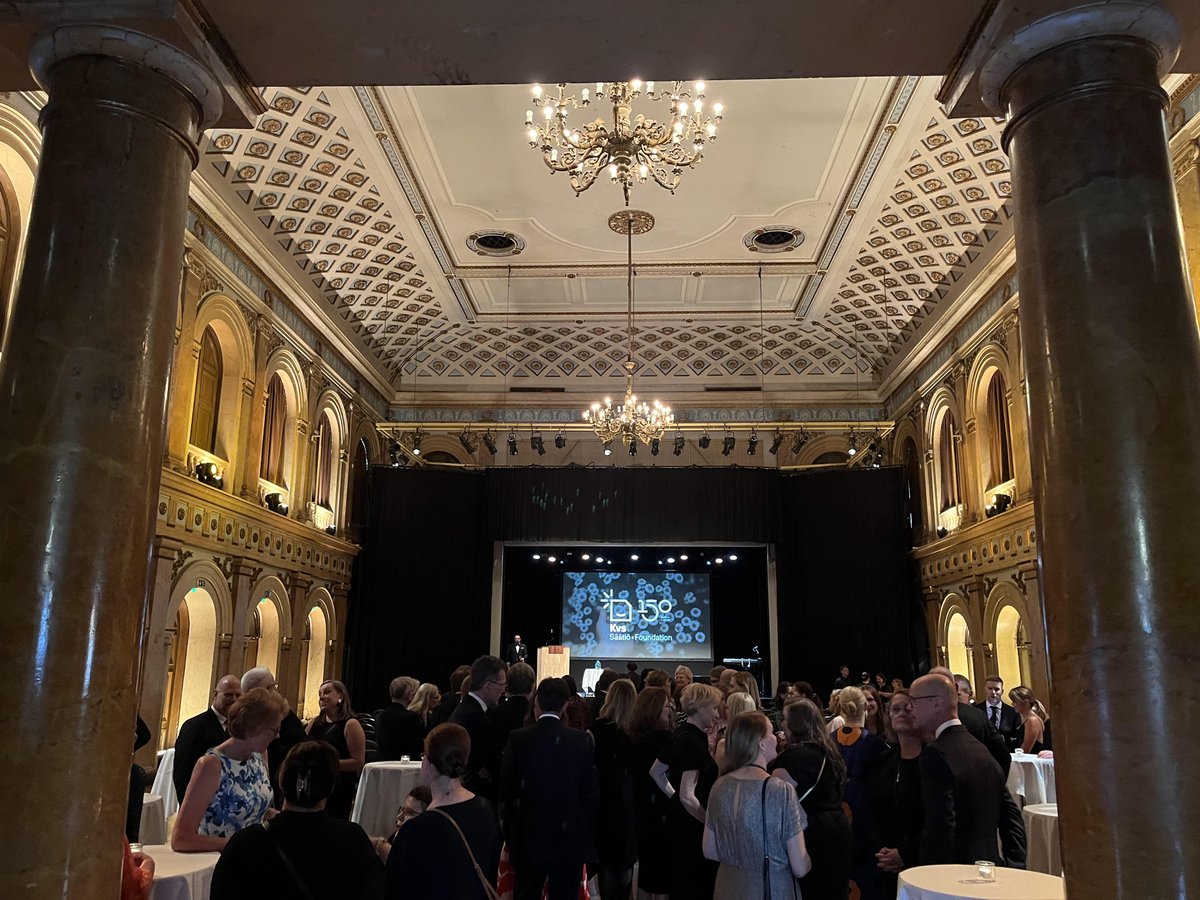 Tänään juhlitaan 150-vuotiasta <a href="/KVS_fi/">Kvs-säätiö (Kansanvalistusseura sr.)</a> ja sivistyksen pelotonta puolustamista! 🎉Kansanvalistusseuran perustamiskokous oli kansakoulunopettajien kokouksessa Jyväskylässä kesäkuussa 1872. Toiminta alkoi Helsingissä syksyllä 1874. #Sivistys #Arkisivistys #Sivistys2024