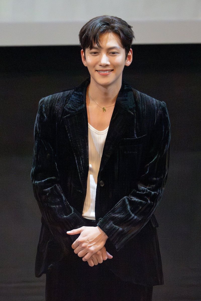 zziitali's tweet photo. 이남자가 좀만이좋은점
이랫다가                            이래변하게됨.,
#지창욱 #jichangwook https://t.co/WH6tfpkP85