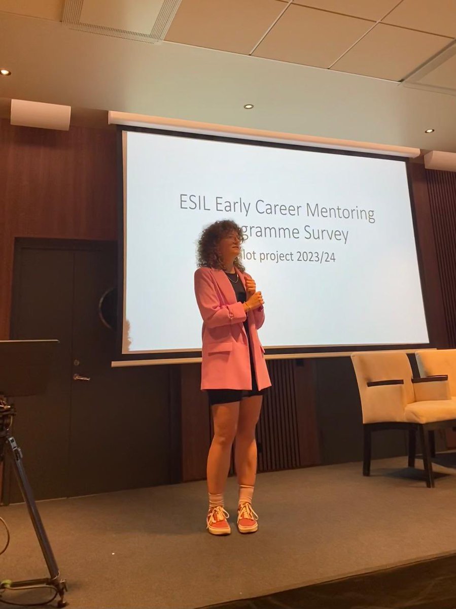 Such a joy to present the first results of the <a href="/ESILEarlyCareer/">ESIL Early-Career Network Co-ordinating Committee</a> Mentoring Programme <a href="/MatinaPapadaki/">matina papadaki</a> &amp; I ran at #ESIL2024 - more than 90% of respondents were (very) satisfied,  95% would recommend the <a href="/esil_sedi/">ESIL-SEDI</a> mentoring program - many many thanks to all participants 🌸