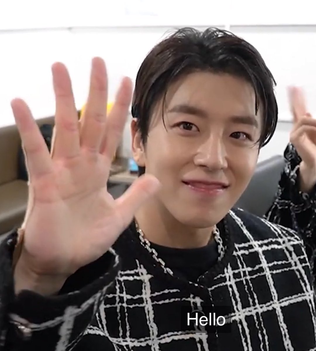 xinnamonne_bbc's tweet image. [Blockb-Taeil] 2022 Black vs 2024 Gold
#블락비 #이태일 #Blockb