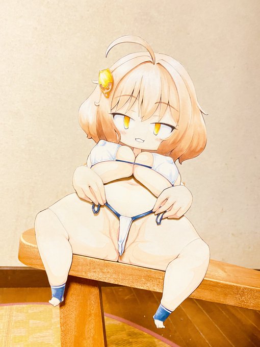 「どうしたの〜?指揮官様〜?前かがになっちゃって....この布切れの下が気になるの〜?」なアニス

※もちろんこの布切れはめくれますよ 