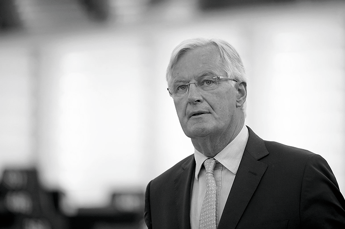 🟡À 73 ans, Michel Barnier vient d’être nommé 5ᵉ Premier ministre d’Emmanuel Macron. Si son expérience de commissaire européen et de négociateur pour le Brexit lui confère une image d’europhile, ses prises de position sur la primauté du droit national en matière migratoire ont