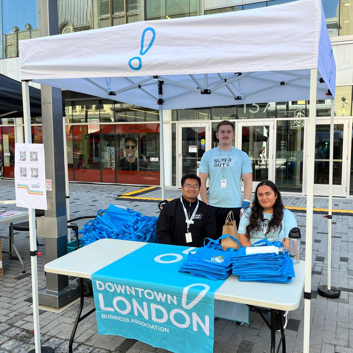 Welcome back, Fanshawe students! 🎉🎒

Yesterday, we kicked off the school year at Fanshawe's Downtown Campus with a Downtown London gift card giveaway.

It was amazing to connect with so many of you, and we're excited to see you exploring and enjoying downtown this year!