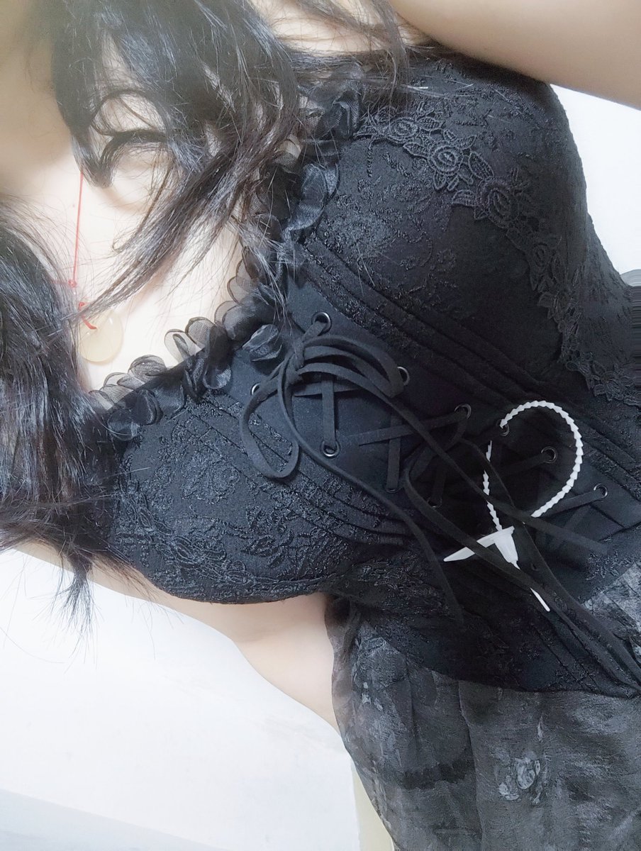 AIcode471's tweet image. ＃le ＃lesbian ＃女同 
杏树真好看啊真好看啊……
本肥宅穿都看起来胸大腰细的
发给姐姐看结果姐姐满脑子只知道涩涩
不解风情臭t子！