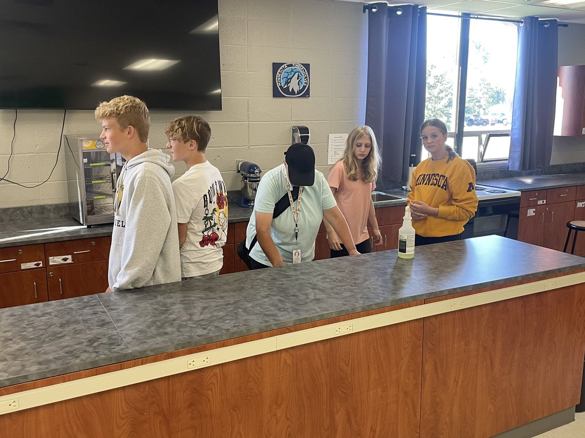 BizMathGuy's tweet photo. Business Math 8 - Thank you #OCPHS for taking the time to come and talk to our students regarding kitchen sanitation & inspections. #sickemployee #FBIoutbreaks @olmstedcounty #BMSbizmathguy @ByronBears @ByronMSBears https://t.co/Y3UdDBE4qs
