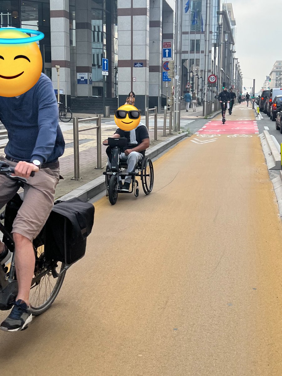 Nos pistes cyclables accueillent tout le monde : vélo, tricycle, fauteuil roulant… Parce que la mobilité appartient à chacun ! 🚲❤️
