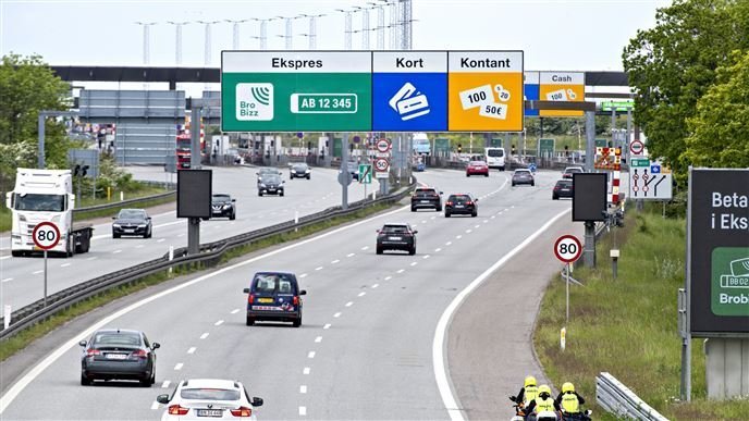 MikeHuntHurts89's tweet image. Ikke-vestlig indvandring koster hvert år som minimum dig og mig 33 mia. kr. 

Det svarer til, at vi kunne bygge en ny Storebæltsbro HVERT år. Alligevel betaler vi stadig for at krydse den gamle. 

Absurd? #dkpol #samfund