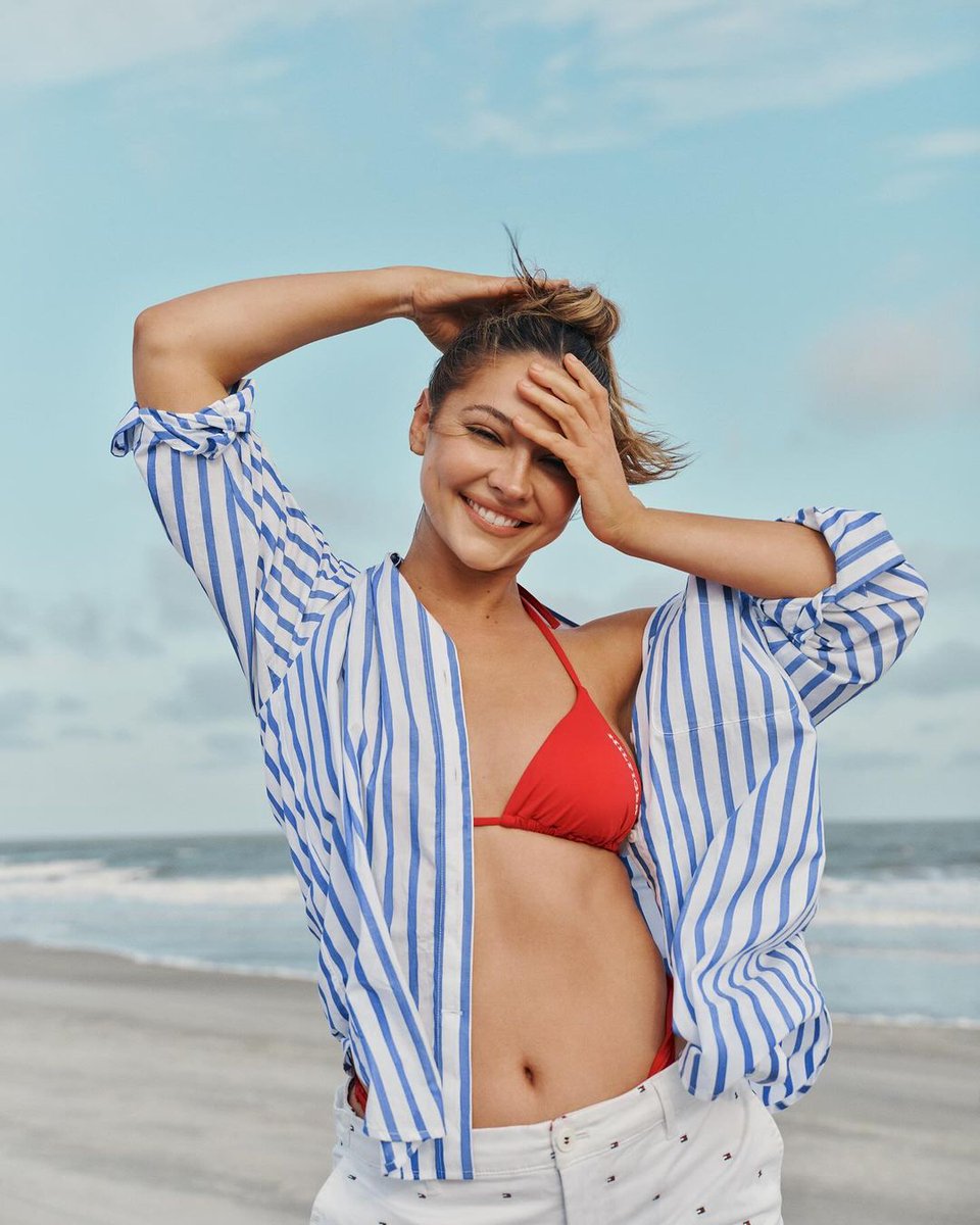 Vamsi_Kadali007's tweet photo. Lovely Madelyn Cline❤️💙😭
.
.
.
#madelyncline #beautiful_model #outerbanks #netflix #beautywithoutlimits #celebpixdaily 
.
.
.
Follow for more https://t.co/QU9XNIjj64