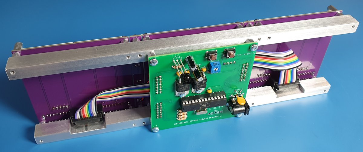 ParodySullen's tweet photo. Display modules are connected via ribbon cables to the controller mounted on the rear, to which time data is sent via infrared. https://t.co/Bifmr0yJon