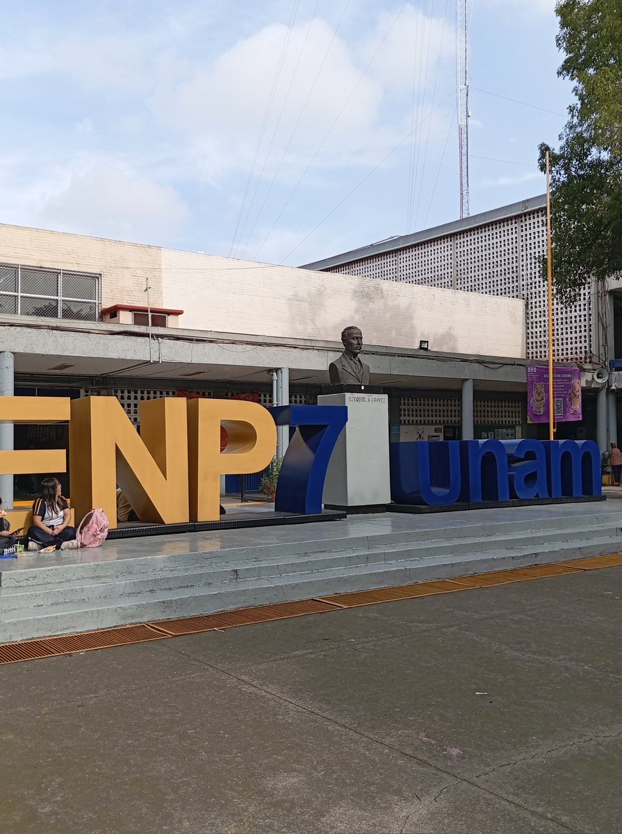 ¿Cuál es el recuerdo más entrañable de tu Prepa? Ya estamos en el montaje de #subelealaciencia Mañana te esperamos con banda en vivo, hablaremos de la Estrella de Fuego que podría explotar en los próximos meses y sobre Inteligencia Artificial. Recuerda por <a href="/RadioUNAM/">Radio UNAM</a>  a las 10 🌌