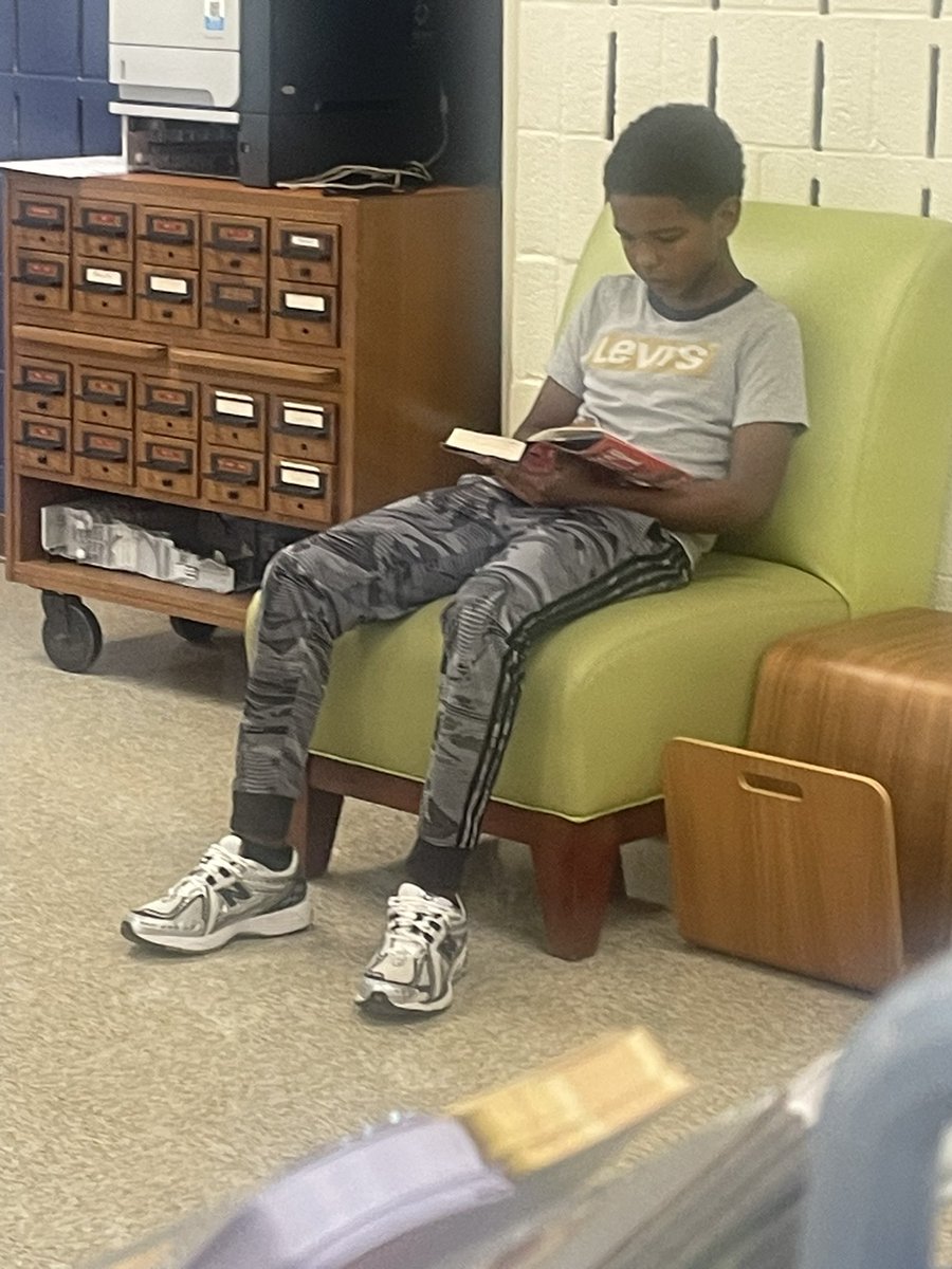 Mrs. Kendzierski (@squiresread) on Twitter photo We Finally have Advisory class visits up & rolling with 15 minutes of book check out & 20 minutes of independent reading! Hoping our students enjoy this offering! <a href="/BCPS_LMPET/">BCPS LMPET</a> #bcpslms <a href="/ParkvilleMS/">Parkville Middle</a> We Finally have Advisory class visits up & rolling with 15 minutes of book check out & 20 minutes of independent reading! Hoping our students enjoy this offering! <a href="/BCPS_LMPET/">BCPS LMPET</a> #bcpslms <a href="/ParkvilleMS/">Parkville Middle</a>