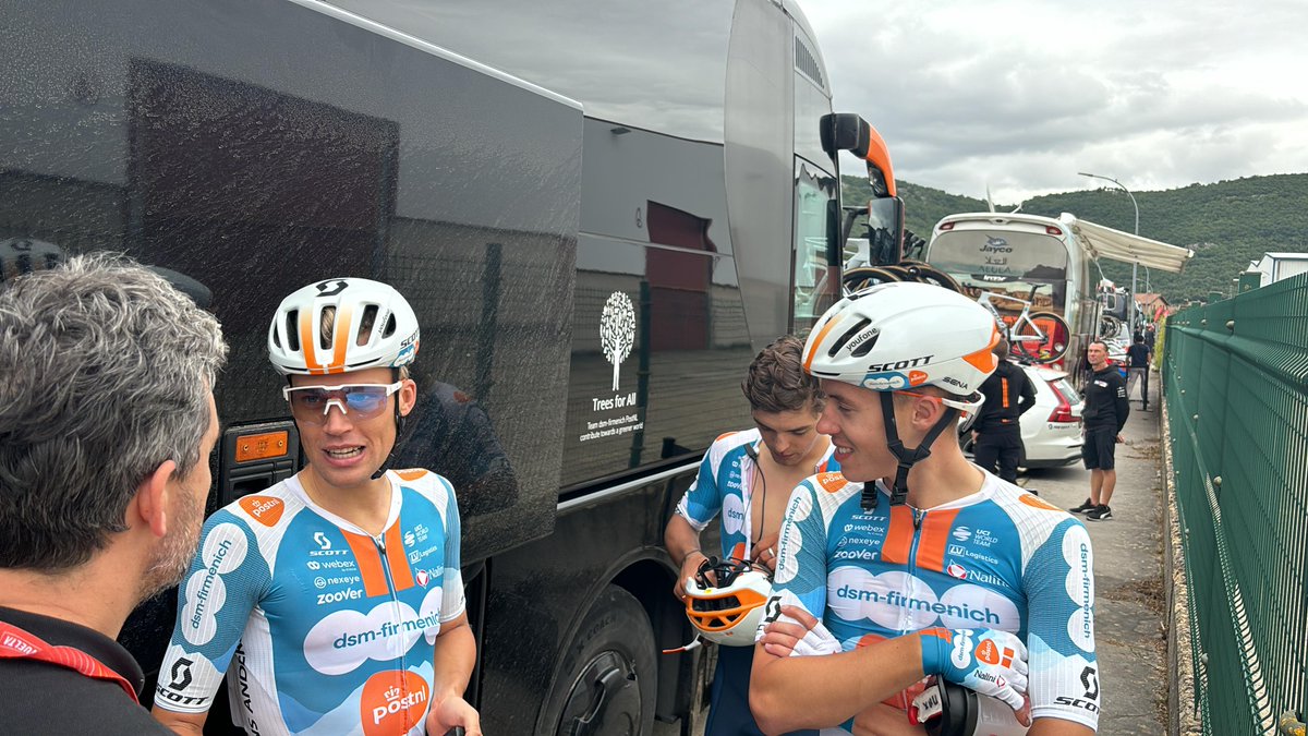 Smiles and a debrief after another good display in the break from the guys 😇

#KeepChallenging #LaVuelta24