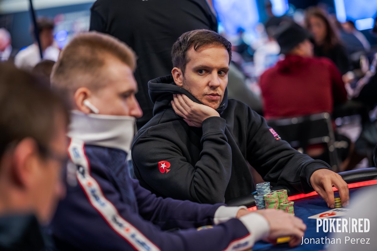 casinobcn_poker's tweet photo. ♠️ EPT - 4 #EPTBarcelona
Pablo Beltrán @masticora capitán del #TeamProCEP @CEP_Poker se mantiene muy arriba en la lucha del Día 4 Main Event EPT con un stack aproximado de 2M.
Tras un breve descanso vamos a empezar el nivel 2⃣2⃣ con 5⃣9⃣ jugadores y la media en 1M.
#EPTBarcelona by @PokerStars