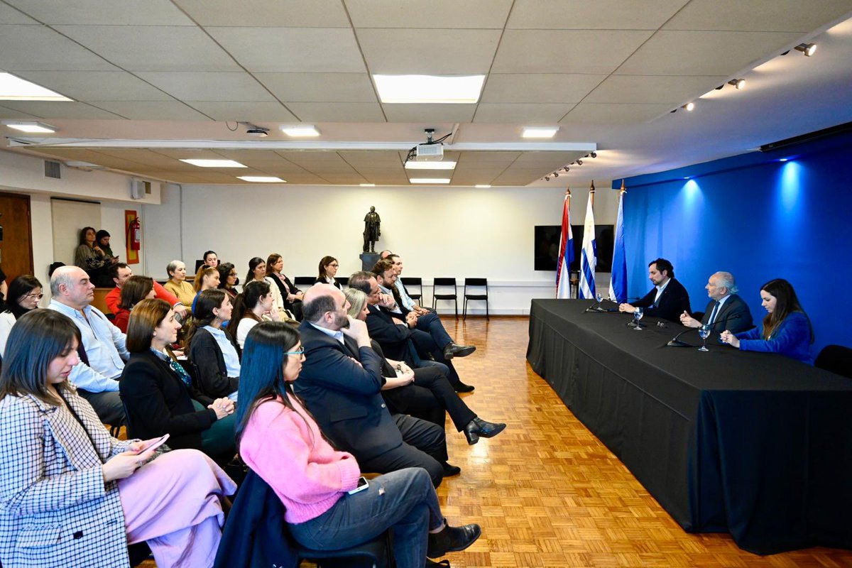 Sodre_Uruguay's tweet photo. ➡️ La @ANEP_Uruguay convalidó los títulos de Formación Docente en Artes de las Escuelas Sodre 👏🏻 y se anunció que a la brevedad será inaugurado el nuevo edificio totalmente adaptado y equipado para los estudiantes. https://t.co/b4OWfhVdco
