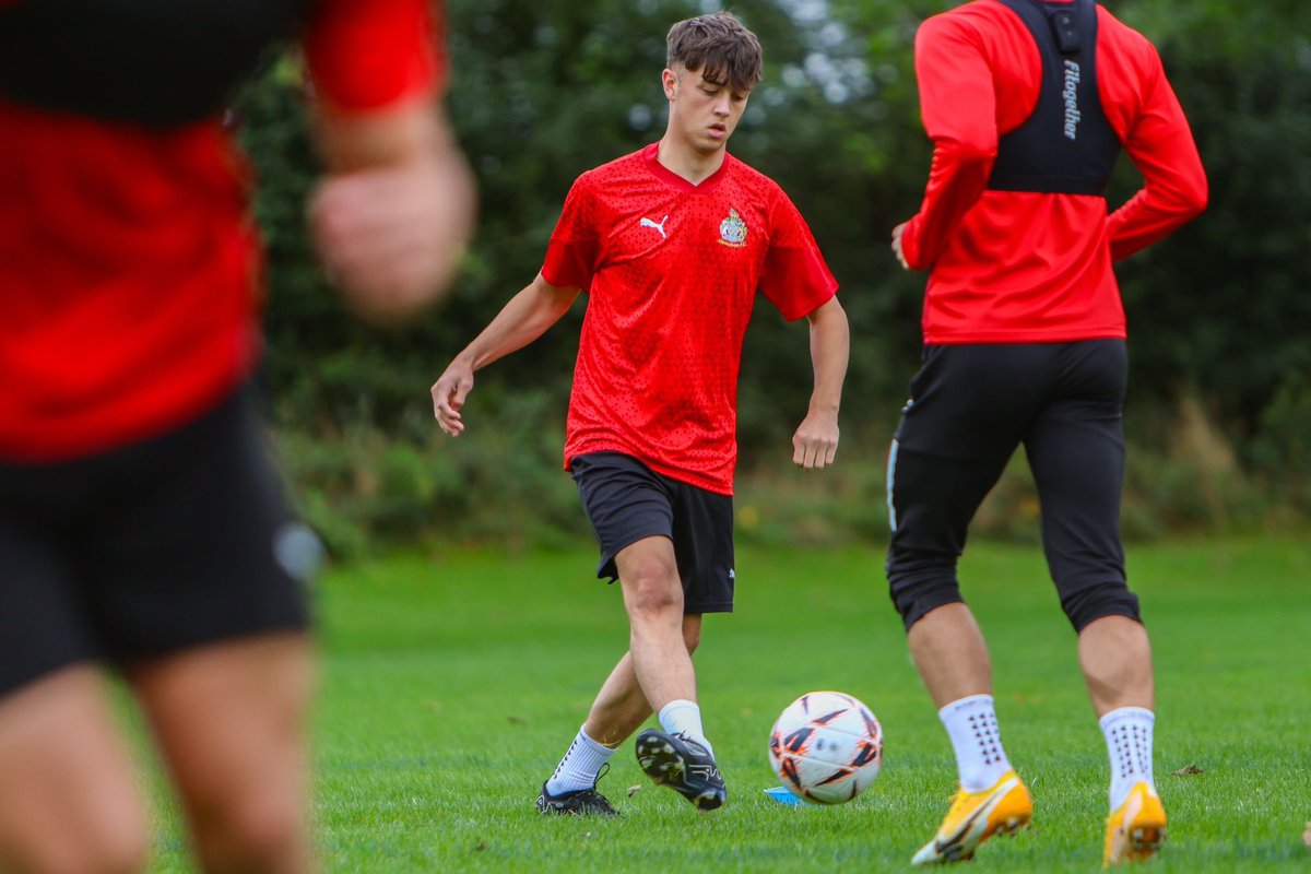 Great to have some of the academy players in with the 1st team today.
Well done Oscar and Max.