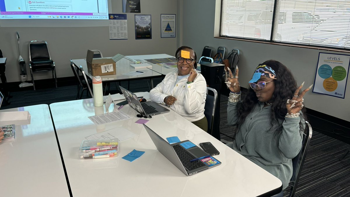 AVID_All_Star's tweet image. Great week with the @NashvilleMetro multilingual educators who are one of many @AVID4College districts who are bringing on #AVIDEmerge to help support their growing secondary #MLL #ELL populations! 💪🏼🤨 #LanguageIsPower #BilingualismIsASuperpower