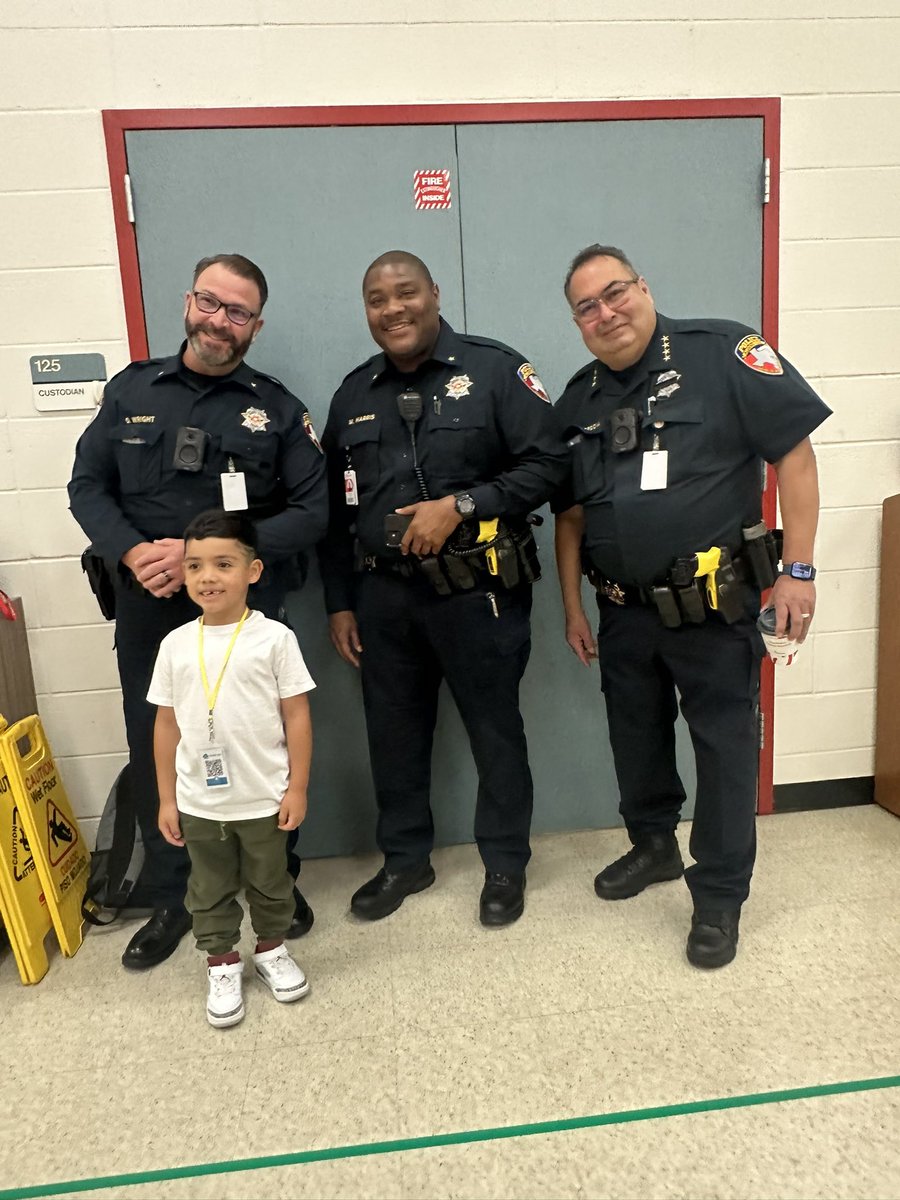 cmdrmarcharris's tweet image. Had a great time on yesterday with the students and parents @Hinojosa_AISD, @AldinePolice @MeisterDenise, #AldineImpact