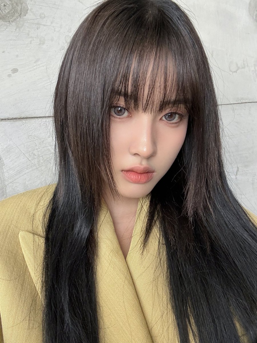 For_Fox_w's tweet photo. 그러니까... 윤새흔이 장난치면 심자휸이 적절히 받아주다가도 반격을 하면 윤새흔이 버거워하는 이상한 관계... 남들한테 일절 관심없을 것처럼 생긴 애랑 남들 시선 신경 쓸 것처럼 생긴 애... 그런데 실제로는 연하가 더 자격지심이 있고... 관계에 더 불안감 가질 것 같은 게 연하인 점이 정말좋아 https://t.co/GhmuwQ7LgO