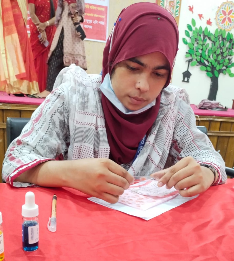 মানুষের পাশে রক্তযোদ্ধা নাবিলা আক্তার বীণা