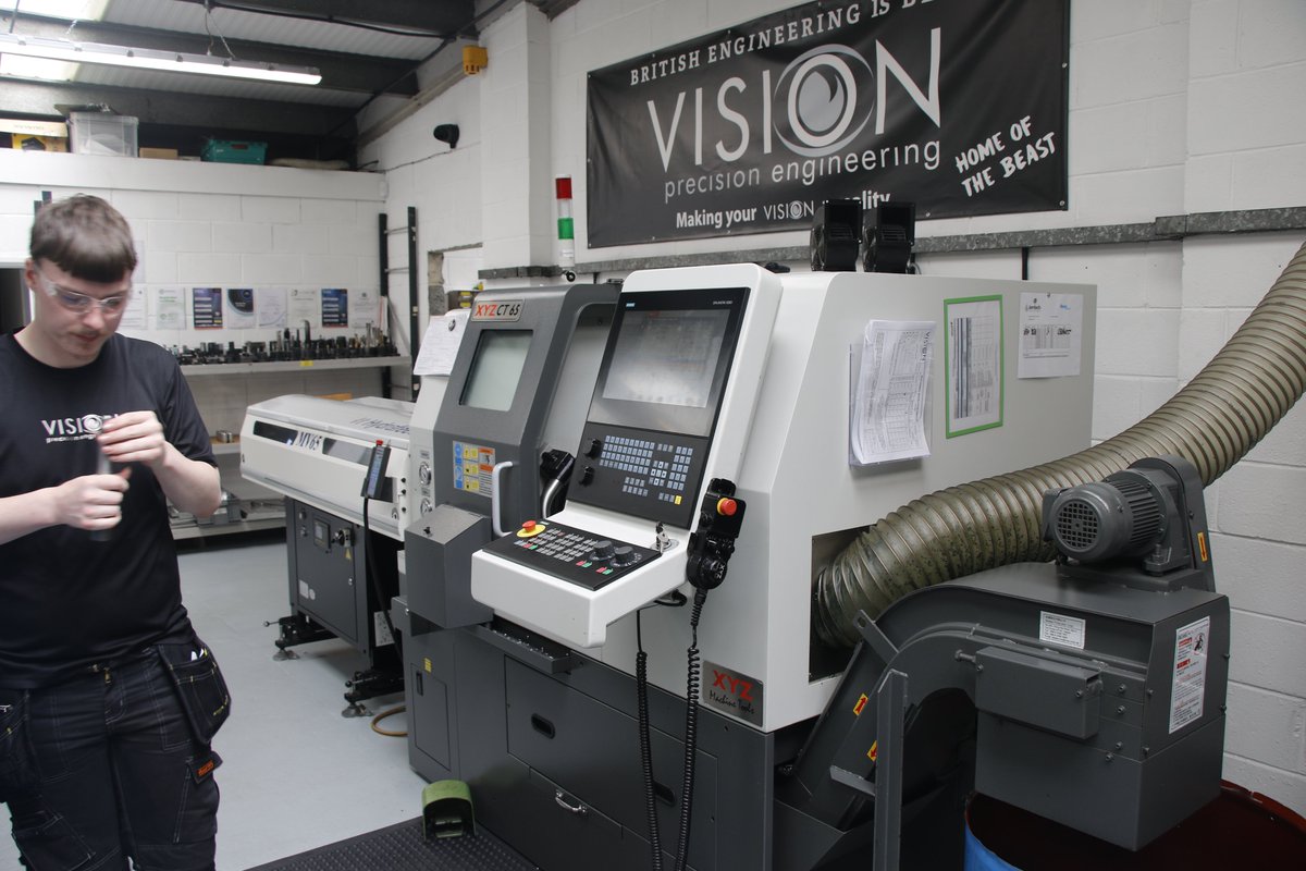 xyzmachinetools's tweet image. Machining Mike paid Vision Precision Engineering a visit to chat with MD Ian Gibson about his XYZ TC 320 LTY which he has named ‘The Beast’. 

Read the story here bit.ly/3ZiVvGh or watch the interview bit.ly/4dP7Ztj

#xyzmachinetools #thebeast #visionprecision