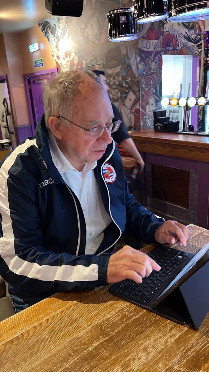 RCouhig's tweet image. Trying to get some business done. The good news is I have found a quiet spot.