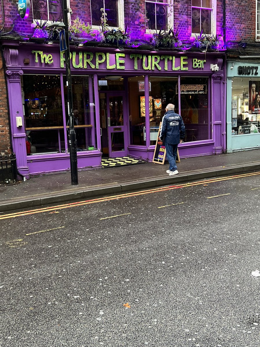 RCouhig's tweet image. Trying to get some business done. The good news is I have found a quiet spot.