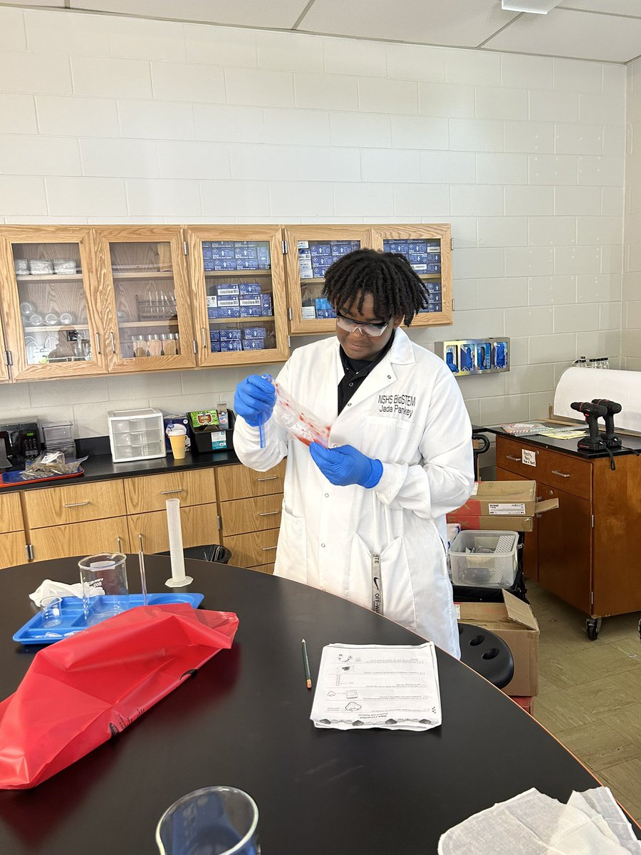 DanielleShawjo1's tweet photo. BioSTEM II: DNA Basics: Obj:  4: DNA extraction:  Explain how DNA serves as a template for self-replication and encoding of biological information using an original visual DNA model. DNA extraction from a strawberry. Tomorrow we will centrifuge and analyze https://t.co/3ZqVGpv5Hv