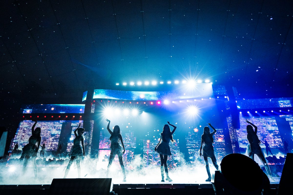 oricon's tweet photo. IVE、初東京ドーム公演で涙、涙…「夢のような2日間をありがとう」
19ヶ国を回るワールドツアー完走【🎤セットリストあり】

▼ライブ写真📷64枚　ソロ写真も満載‼️
https://t.co/64YLWORqmP

#IVE #SHOW_WHAT_I_HAVE #IVE_WORLD_TOUR
#ユジン #ガウル #レイ #ウォニョン #リズ #イソ
#ライブレポ #セトリ @IVEstarship_JP