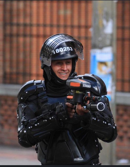 ¿ Apoyas al ESMAD levantando bloqueos ? 🐺
❤️ = SI ,  🔁 = No