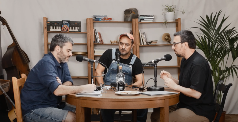 RadioGranollers's tweet photo. 😔Acaba #LaVeuCòsmica, el projecte dels #vallesans @eplantada @JoanGarrigaMG i @lgalbany acollit per #RàdioGranollers durant 12 capítols.

💥Aquí l'últim, el número 12, on el poeta, el músic i l'astrofísic ens acosten les #supernoves

🎧https://t.co/DLwpJC95wQ https://t.co/oRTigczhgj