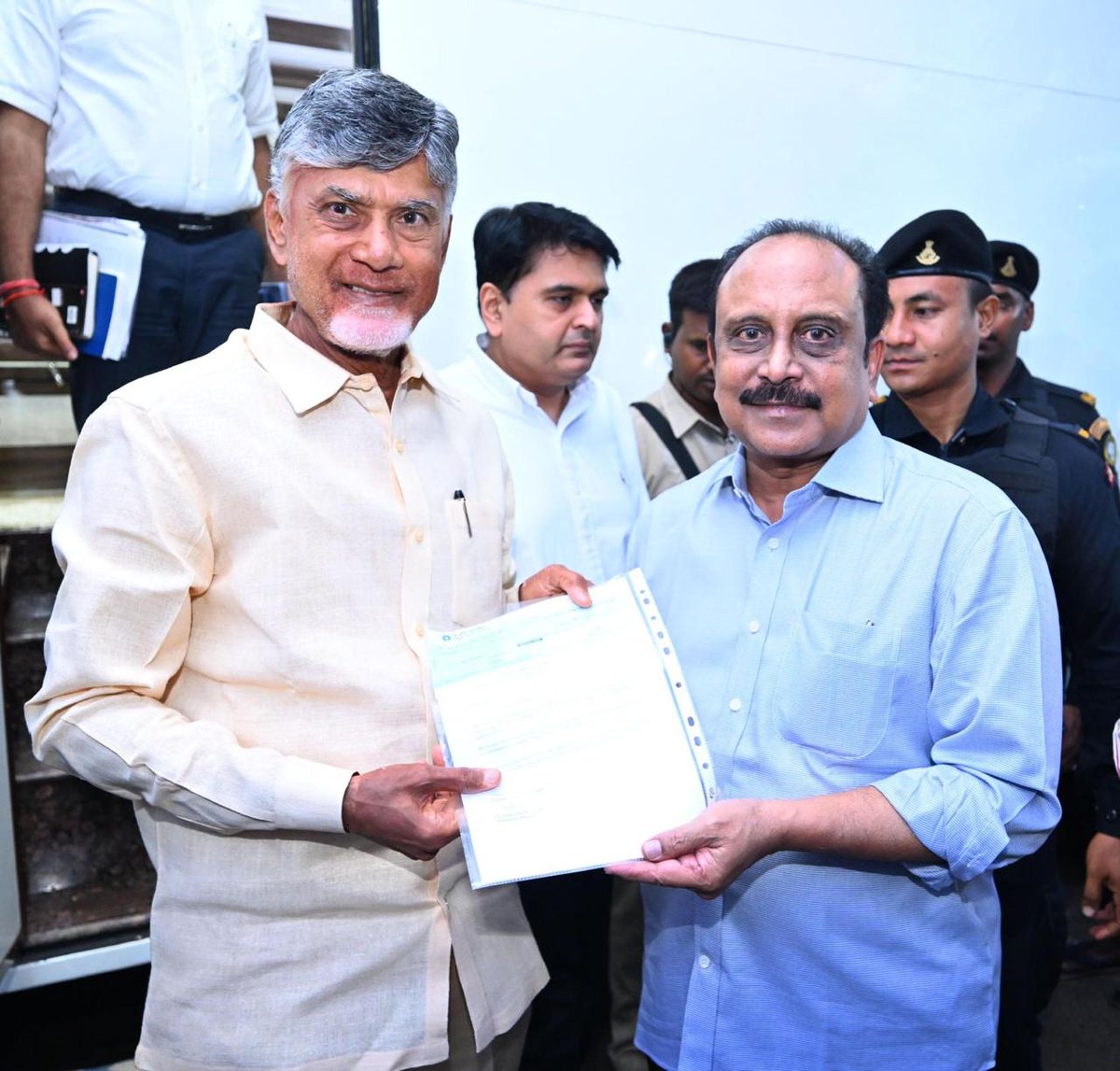 ncbn's tweet photo. I extend my heartfelt thanks to Rajesh Kumar Patel Garu, GM of SBI Amaravati Circle, for donating ₹5.87 Cr, Devi Fisheries Ltd. for ₹1 Cr, and Krishna Dairy Chairman, Chalasani Anjaneyulu Garu, for ₹50 lakh to the AP CM’s Relief Fund. Your generosity will greatly aid in the ongoing flood relief efforts.
#VijayawadaFloods