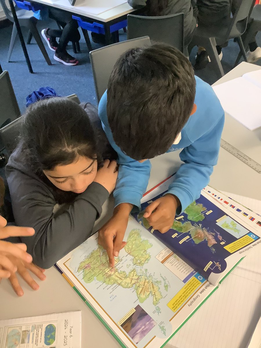 GaskellPrimary's tweet image. Year 6 used atlases to explore mountain peaks across the UK 🌎🗻@ExploreGaskell