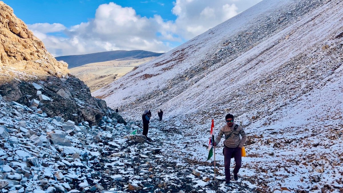 Wangchuk66's tweet photo. Day 5 OF #ClimateMarch 
Crossed mighty Taglang la pass (17,450 ft) & reached Debring plains, part of the Tibetan plateau -roof of the world, at over 15,000 ft
Steep climb of 1000 m + long march after decent took us 10 hrs. 
Every one in good shape still
Video update tomorrow as network is weak 
See you in Delhi soon
#SaveLadakh #SaveHimalayas #DelhiChalo