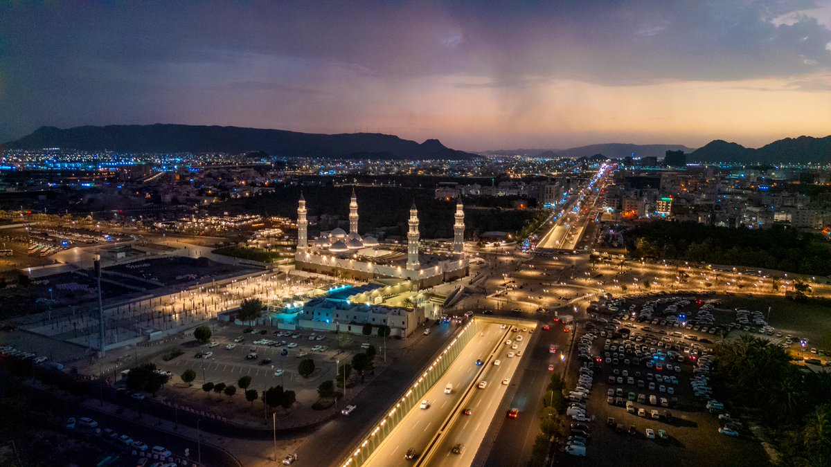 #المدينة_حياة |
في #مسجد_قباء ينهمر المطر 
فتشع مدينتنا بجمالها الأخّاذ
وتُروى أرضها المباركة 🌧️

#المدينة_المنورة