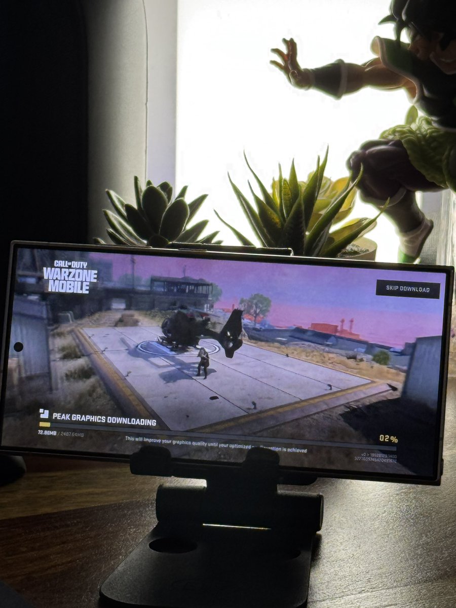 TechByShashank's tweet photo. Trying Call of Duty Warezone Again on S24 Ultra. Peak Graphics are available now. https://t.co/19PNTP3ZCK