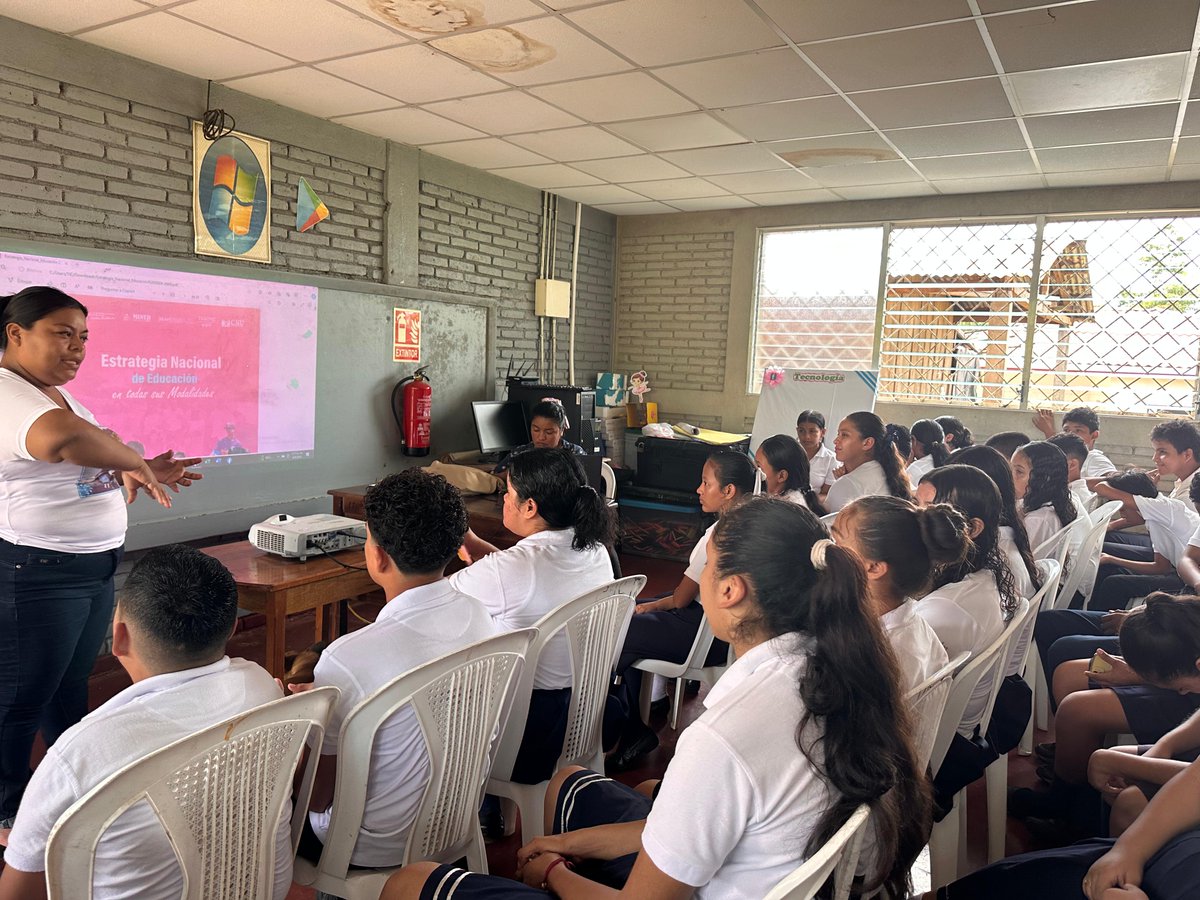 Estudiantes de Primaria y Secundaria se apropian de la Estrategia Nacional de Educación durante espacio Creciendo en Valores