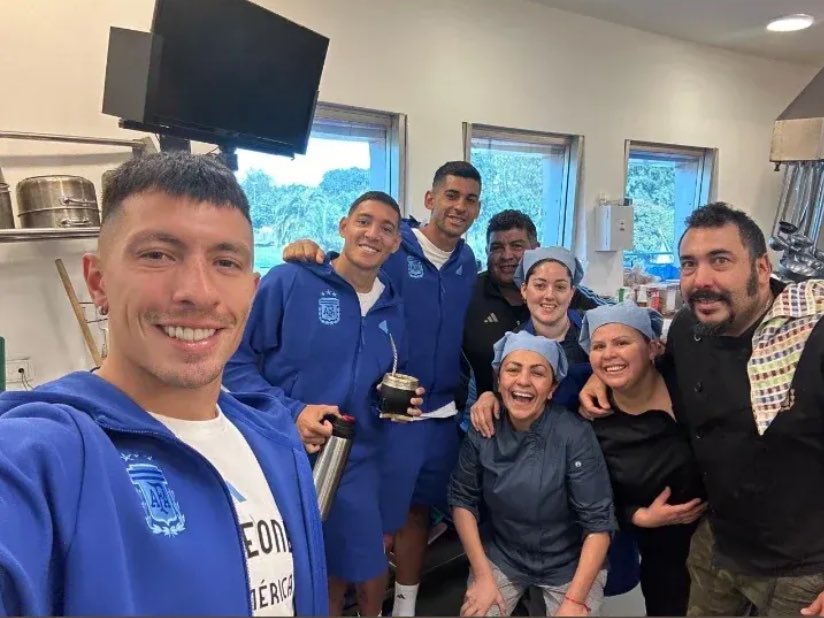 jsksks para mi que estos fueron a manguear comida