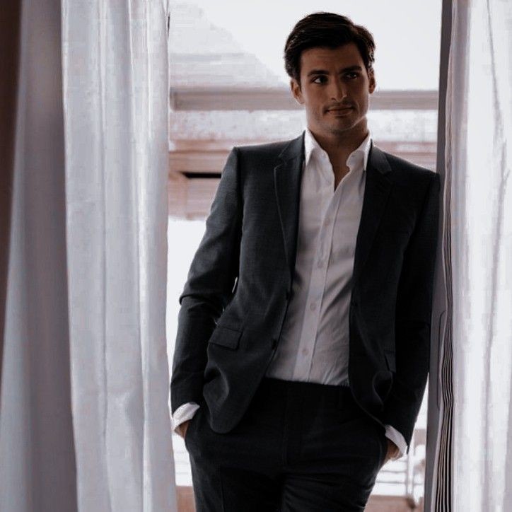 SmoothSainzJr55's tweet image. POV:

Carlos is meeting you for your first date together.