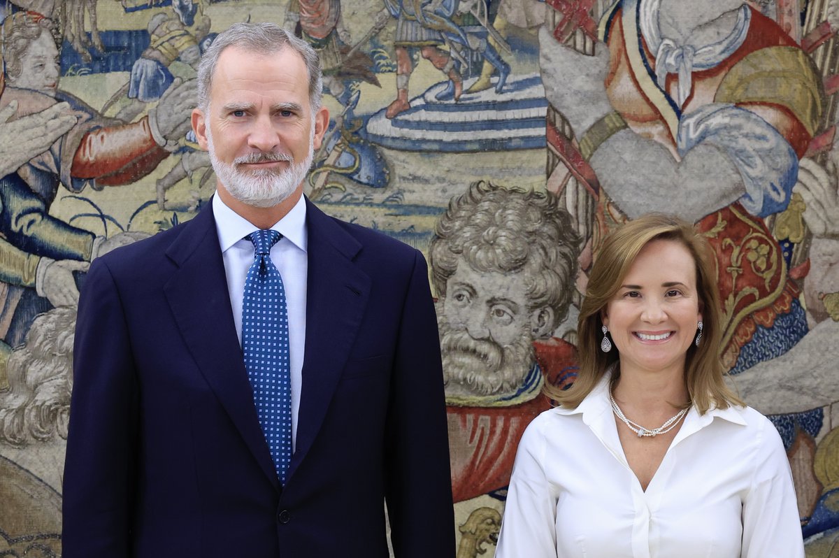 BCIE_Org's tweet photo. En una histórica audiencia con el Rey de España Felipe VI, nuestra Presidente Ejecutiva, Gisela Sanchez, agradeció el apoyo absoluto que el BCIE ha tenido de España en estos 20 años y presentó la nueva visión del BCIE para el futuro y cómo el liderazgo de España permitirá construir un banco más sólido y con mayor impacto en la transformación positiva de los países que servimos.
 
¡Seguimos avanzando juntos hacia un futuro más próspero y sostenible! 🌍💪
 
Más información: https://t.co/HTEwZTPkeu
 
#BCIEMotorDeLaTransformaciónPositiva España