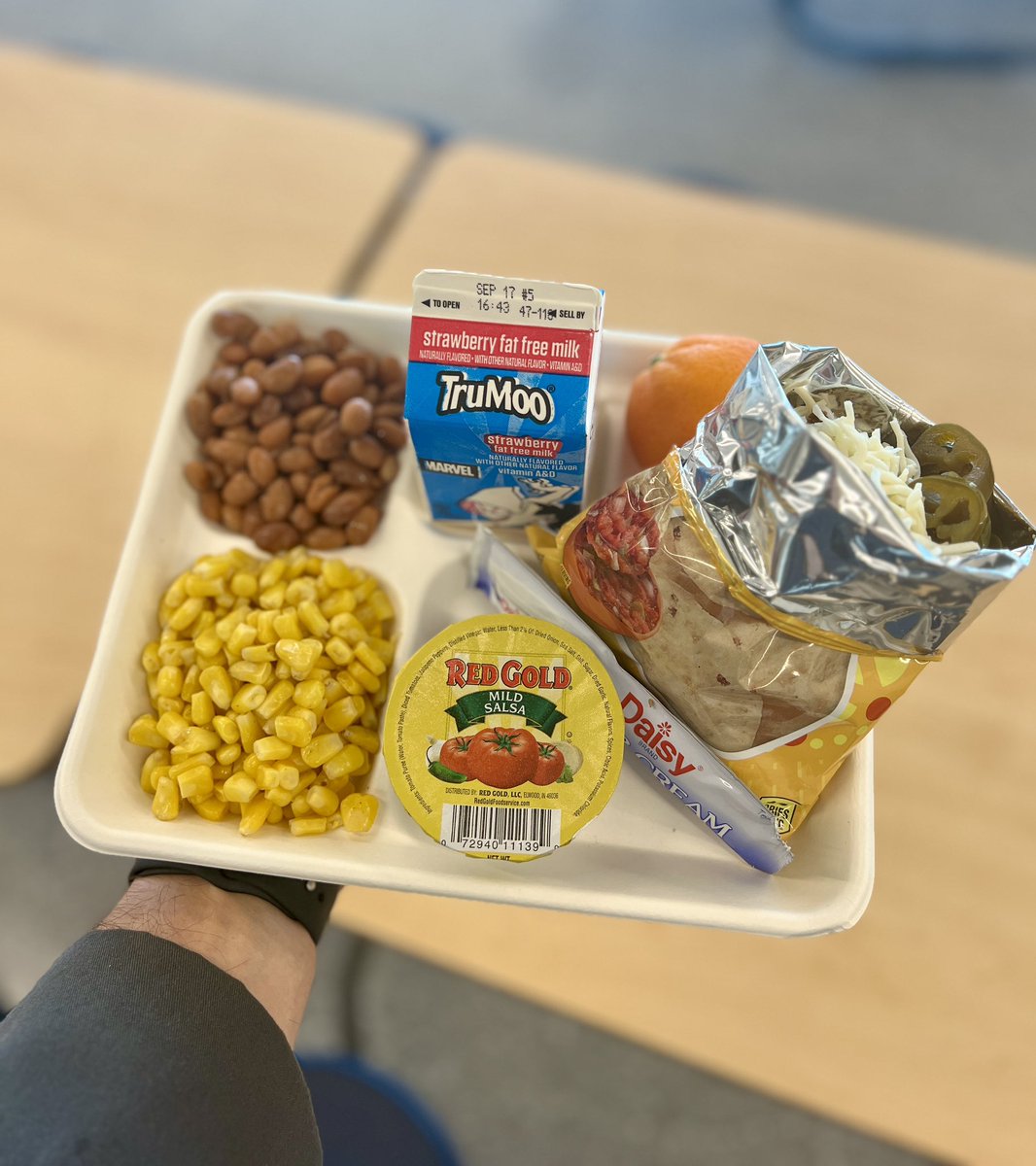 This is how I build my 🚶🚶‍♀️🌮 walking taco, how will you? <a href="/JamesLawsonHigh/">James Lawson High School Community</a> <a href="/MetroSchools/">Metro Schools</a>