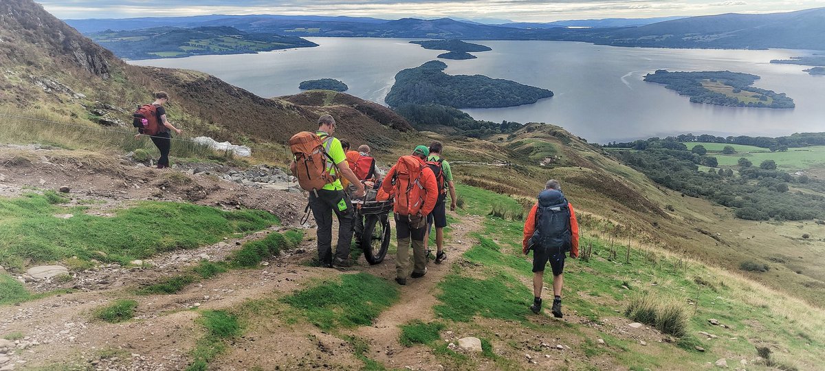 LomondMRT's tweet image. #CallOut 32/24
At 14:07 this afternoon, Lomond MRT were called to Conic Hill where a walker had sustained a suspected ankle fracture/dislocation. Following initial assessment, pain relief was administered and a vacuum splint applied before the casualty stretchered to Balmaha.