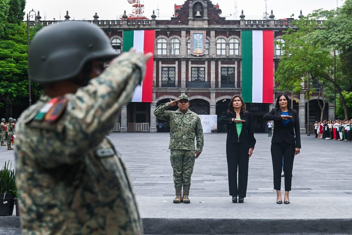 Esta mañana presidí la ceremonia cívica del izamiento a la bandera en Plaza de Armas en Conmemoración del 214 Aniversario de la Independencia de México 🇲🇽

Este acto es un recordatorio de la importancia de la unidad y del compromiso con el futuro de nuestro estado ❤️