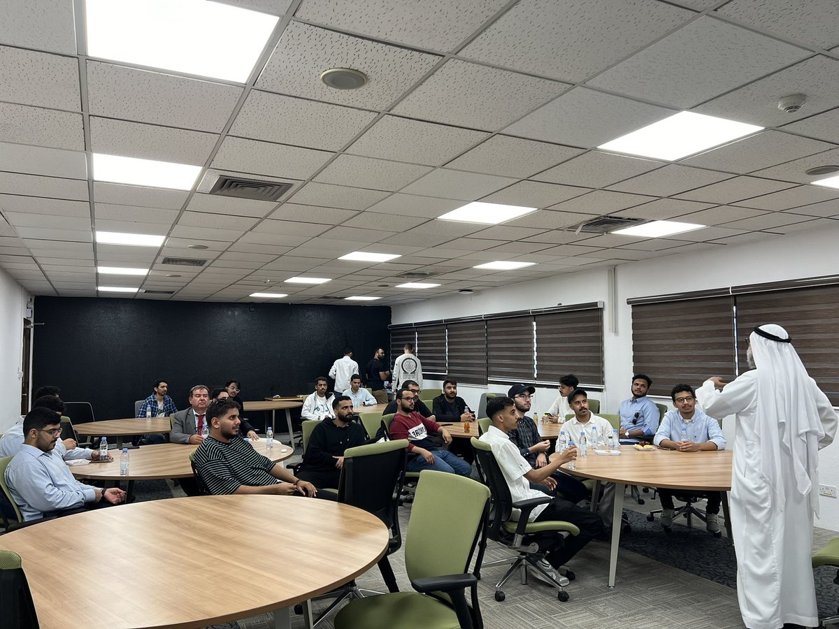 IEEEPESKAUSBC's tweet photo. جانب من زيارة الفرع الطلابي لمجتمع القوى والطاقة بجامعة الملك عبدالعزيز إلى معهد الشركة السعودية للكهرباء العالي للتدريب - فرع جدة.

شملت الزيارة لمحة عن مختلف أجزاء نظام الطاقة، من التوليد إلى النقل والتوزيع، مما ساهم في تعزيز معرفة الطلاب بهذا المجال.

كل الشكر والتقدير للشركة السعودية للكهرباء (@ALKAHRABA) على استضافتهم الكريمة وإثراء تجربة طلابنا ✨.