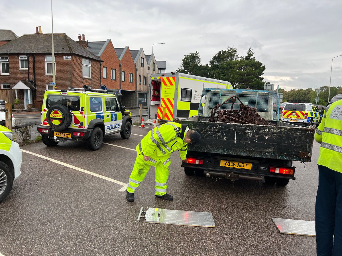 DatatagPLT's tweet photo. Today with @SussexRuralCops & @SussexRoadsPol assisting in our capacity as police trained vehicle examiners on a multi agency road side operation with @EastSussexCC & @DVSAEnforcement. Cracked out the waterproofs for the first time this year … #IfItsNotRainingItsNotTraining https://t.co/6QSm6jYmyS