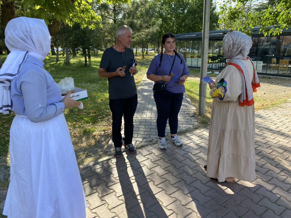uniakkayseri's tweet photo. 📍Erciyes Üniversitesi 

     Kampüsümüzün İçersinde Açtığımız “Kampüse Hoşgeldin” Standımız ile Yeni Gelen Öğrenci Arkadaşlarımız ile Tanıştık. Kendilerine Eğitim Hayatlarında Başarılar Dileriz☺️

#üniakherzamanyanında https://t.co/uHecyxo26A