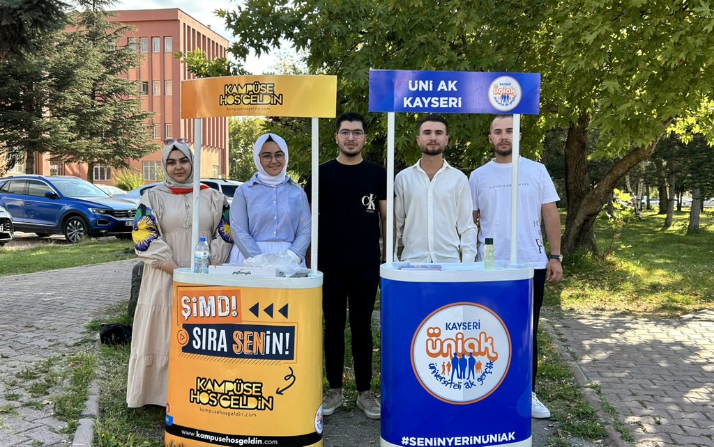 uniakkayseri's tweet photo. 📍Erciyes Üniversitesi 

     Kampüsümüzün İçersinde Açtığımız “Kampüse Hoşgeldin” Standımız ile Yeni Gelen Öğrenci Arkadaşlarımız ile Tanıştık. Kendilerine Eğitim Hayatlarında Başarılar Dileriz☺️

#üniakherzamanyanında https://t.co/uHecyxo26A