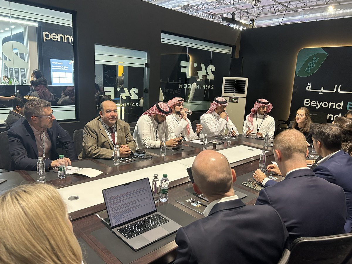 اجتماع وفد الشركات البريطانية المشاركة ضمن بعثة التجارة والاعمال البريطاني لمنتدى 24 Finteck مع الجهات السعودية المنظمة للقمة حيث تم شرح مزايا السوق السعودي للشركات الراغبة بالاستثمار.