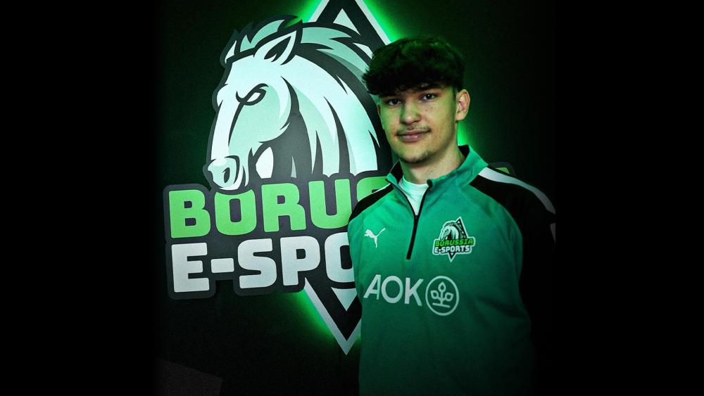 VBL | WOW VIRTUAL BUNDESLIGA (@vbl_official) on Twitter photo 𝐍𝐞𝐮𝐳𝐮𝐠𝐚𝐧𝐠 𝐛𝐞𝐢 𝐝𝐞𝐧 𝐅𝐨𝐡𝐥𝐞𝐧! 👀
Nach einer Saison in Rostock zieht es <a href="/LukasOfficial11/">Lukas_official11</a> nun zu <a href="/borussia_esport/">Borussia-E-Sports</a> ✅
Alle Wechsel im Transferticker 👇
virtual.bundesliga.com/de/news/vbl-tr… 𝐍𝐞𝐮𝐳𝐮𝐠𝐚𝐧𝐠 𝐛𝐞𝐢 𝐝𝐞𝐧 𝐅𝐨𝐡𝐥𝐞𝐧! 👀
Nach einer Saison in Rostock zieht es <a href="/LukasOfficial11/">Lukas_official11</a> nun zu <a href="/borussia_esport/">Borussia-E-Sports</a> ✅
Alle Wechsel im Transferticker 👇
virtual.bundesliga.com/de/news/vbl-tr…