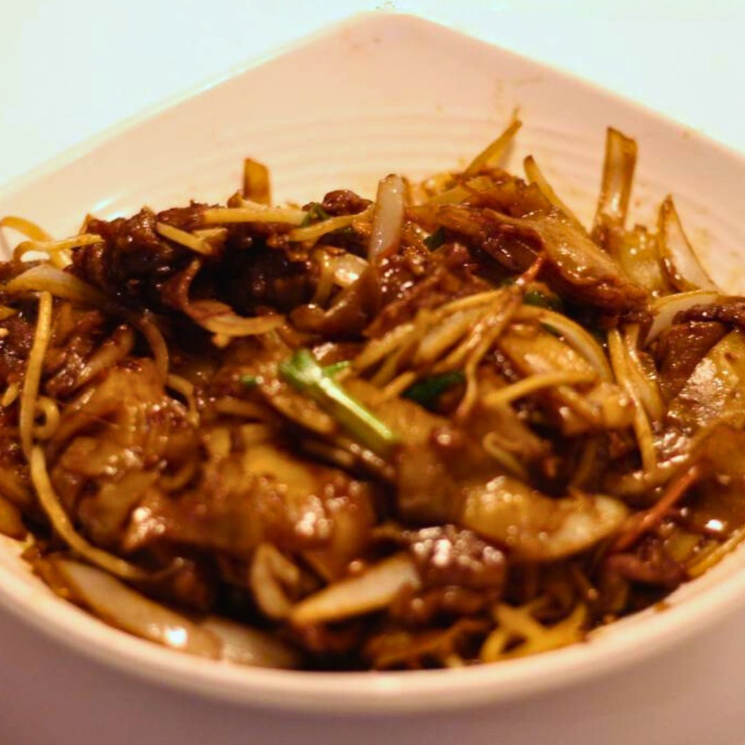 ShangriBar's tweet photo. Craving some comfort food? Our Shangri La Beef Chow Fun is here to satisfy!🥩 🌿 

📍 203 S School St A, Lodi, CA
☎️ +1 209-366-0539
🌐 https://t.co/cnpbeXbVtX  

#ShangrilaAsianBistro #BeefChowFun #Stirfried https://t.co/oDbTG3PcsD
