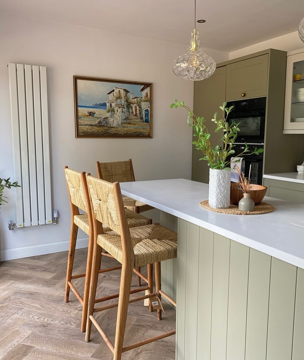 Two-toned kitchens will always hold a special place in our heart. We particularly love the soft toned colour palette this #wrenovator has chosen ✨

- Shaker Classic Olive Green &amp; Mushroom Matt

📸: alices_wonderland_home

#WrenKitchens #Wrenovation #KitchenDesign